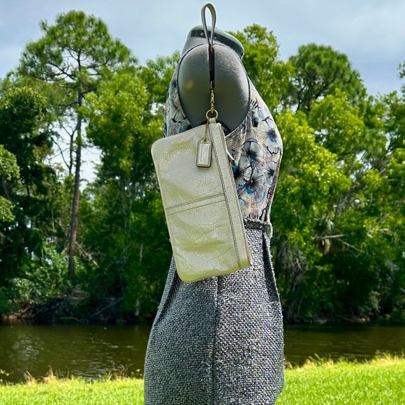 COACH Platinum Gold Metallic Lg Leather Wristlet Clutch 13276 Evening Formal Y2K - Picture 2 of 16